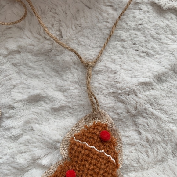 Peppermint Square Gingerbread Man Christmas Garland - Picture 14 of 14